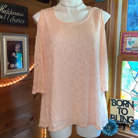 Elle Mode Pink lace cold shoulder NWT top - Picture 5 of 16